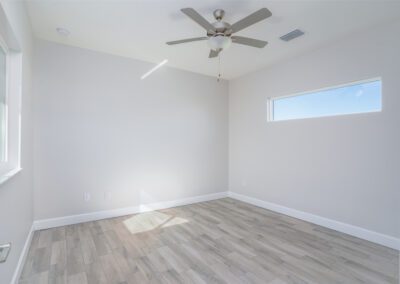 A medium-sized room with a ceiling fan.
